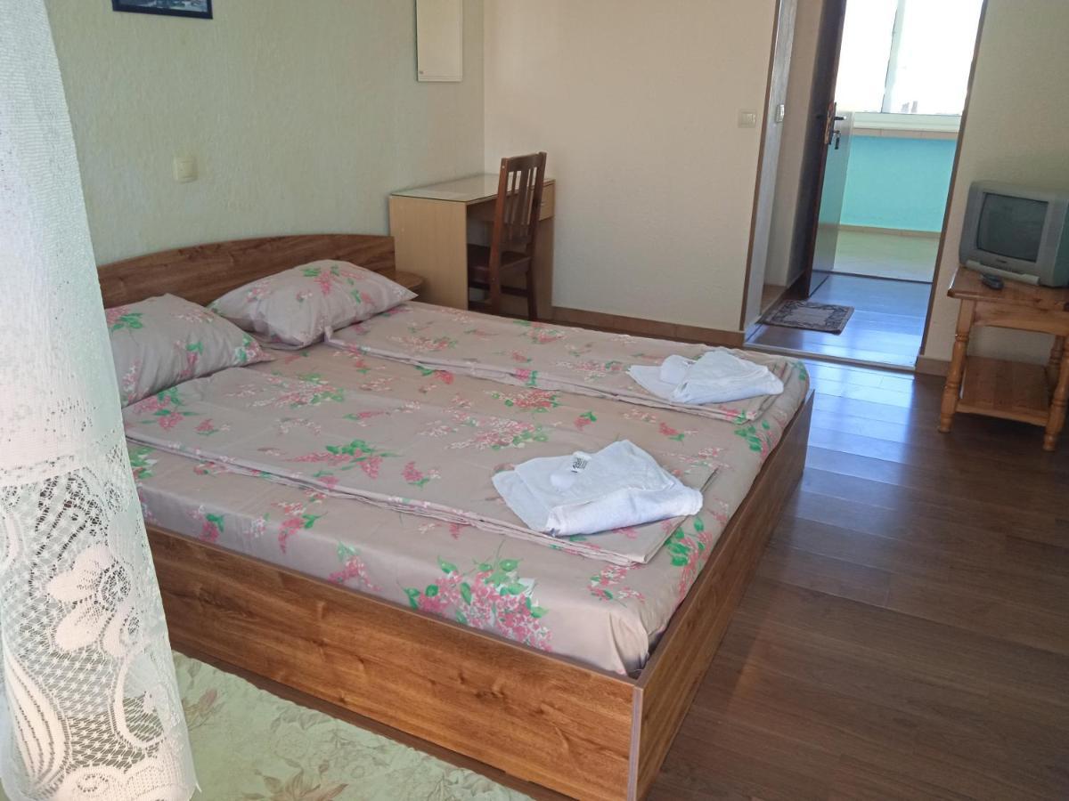 Стаи За Гости Нептун Tsarevo Buitenkant foto