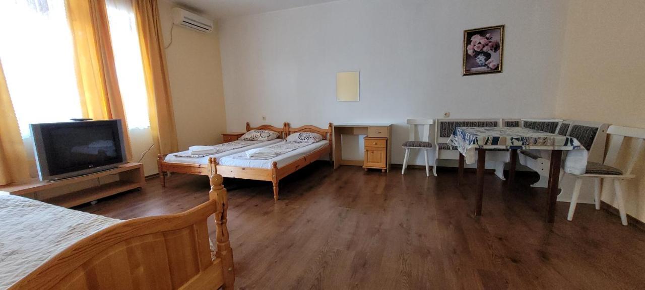 Стаи За Гости Нептун Tsarevo Buitenkant foto